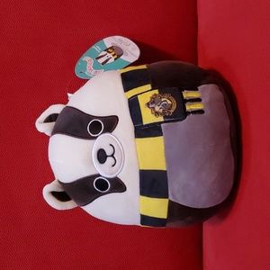 NWT Hufflepuff Badger Squishmallows 8"
